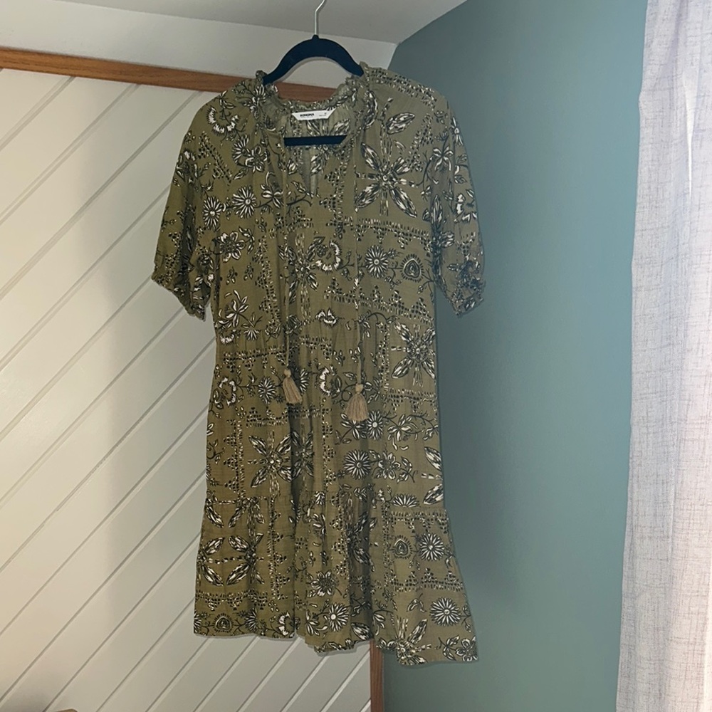 NWOT super cute short sleeve woman’s dress! Size medium! Sonoma brand.